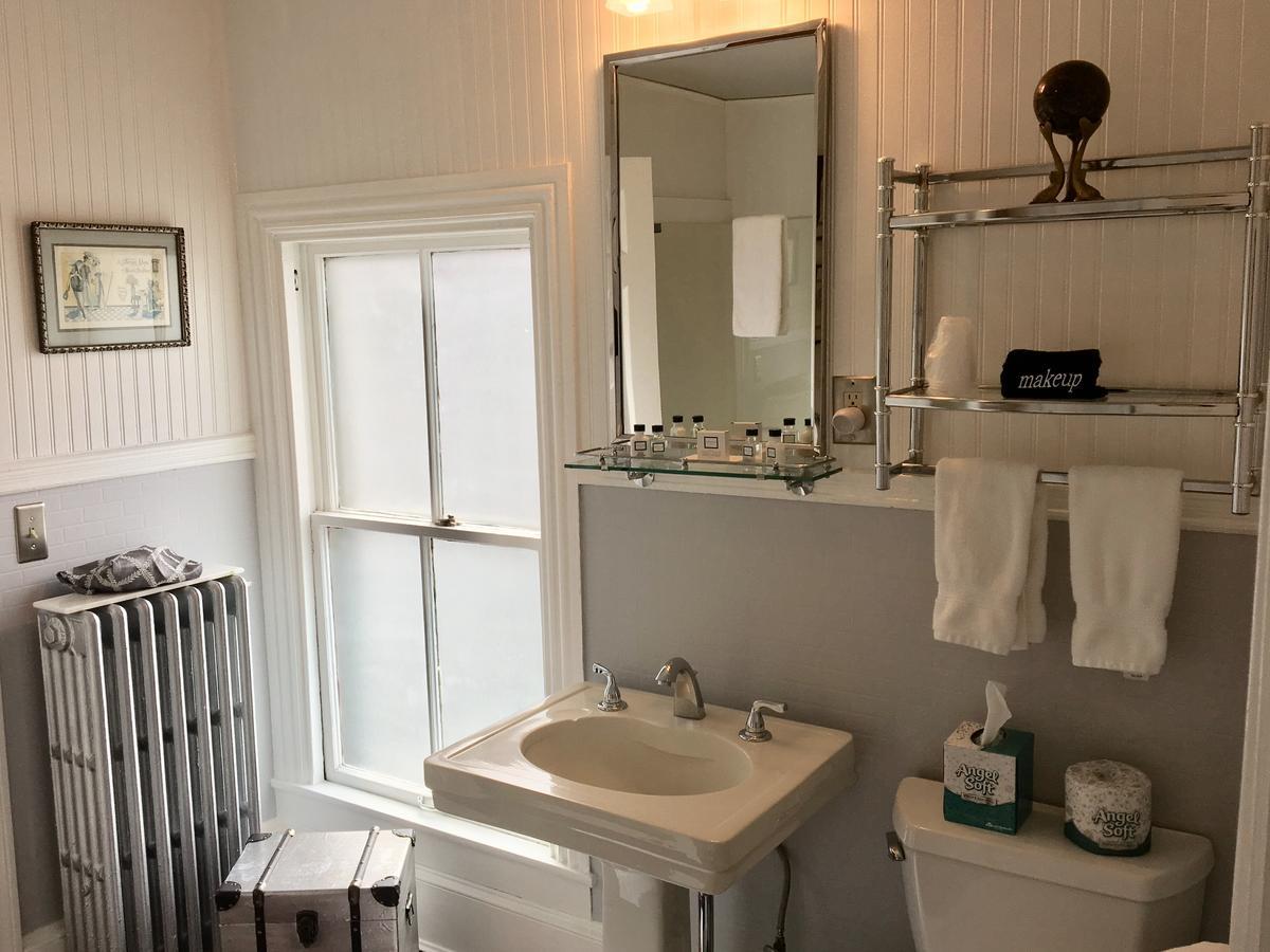 Queen Vic Guest House (Adults Only) Provincetown Zewnętrze zdjęcie